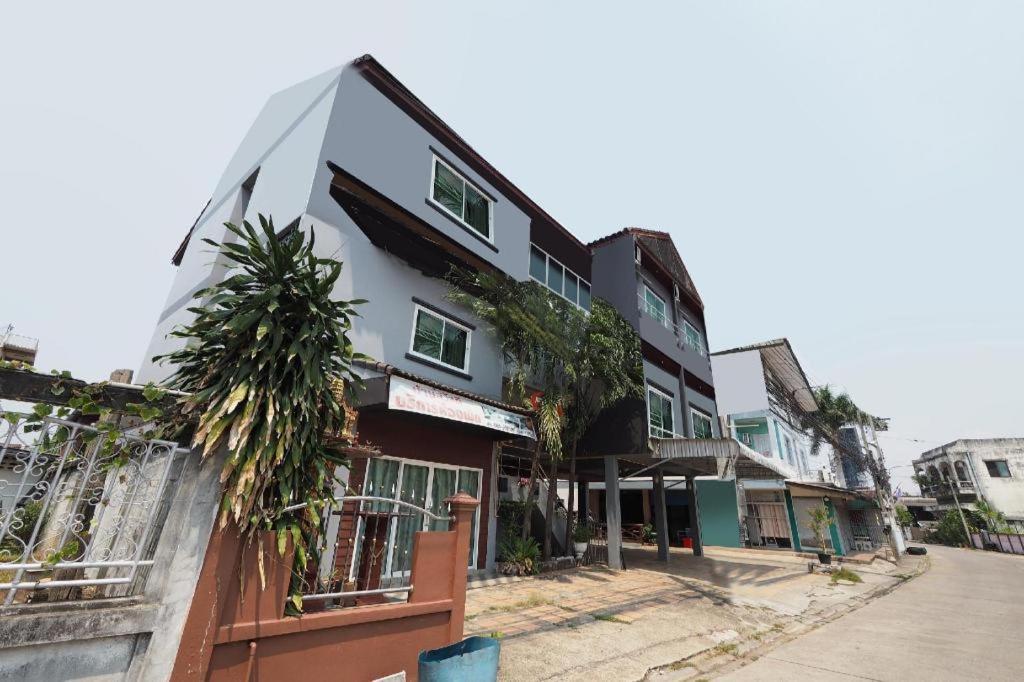 Bannsawasdee Aparthotel Chiang Rai Buitenkant foto