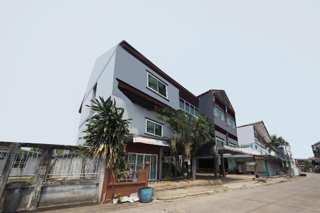 Bannsawasdee Aparthotel Chiang Rai Buitenkant foto