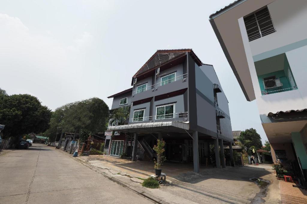 Bannsawasdee Aparthotel Chiang Rai Buitenkant foto