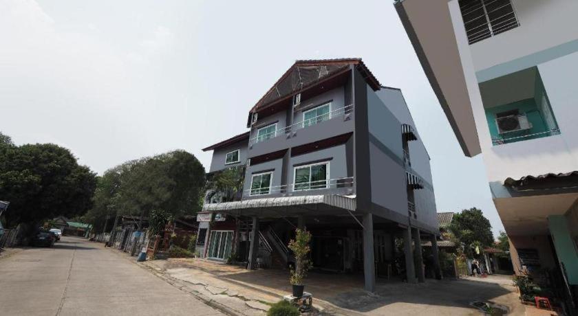 Bannsawasdee Aparthotel Chiang Rai Buitenkant foto